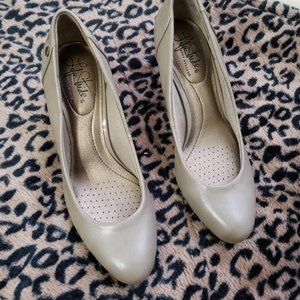 Nude Tan Beige Life Stride Parigi Pumps Heels - NWOT, Size Women 6.5
